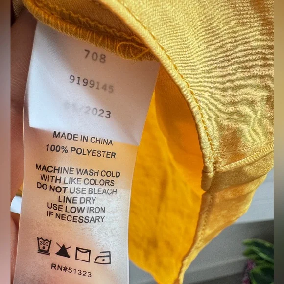 Vince Camuto. Size S - Picture 4 of 6